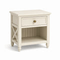 Table de chevet en bois blanc cassé avec finition laiton vieilli, 1 tiroir et niche ouverte, 55 x 42 x 65 cm