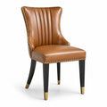 Chaise en similicuir cognac à haut dossier rembourré, pieds noirs et détails laiton, 58 x 62 x 96 cm
